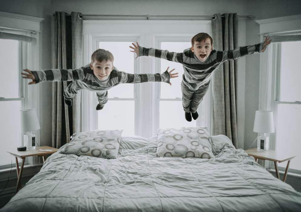 flyhighboysjumpingonthebed_t20_E0WWN1 — TWINS Magazine